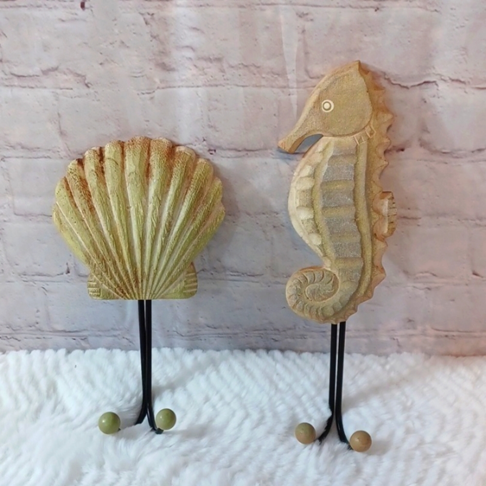 Beach Home Wooden  Seahorse  & Shell Hooks